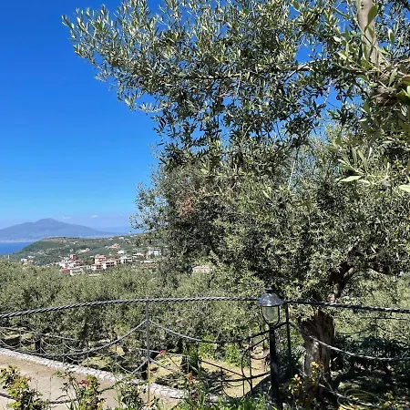 Loren House, Relaxing Location With Seaview Holiday home