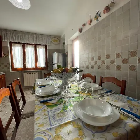 Loren House, Relaxing Location With Seaview Holiday home