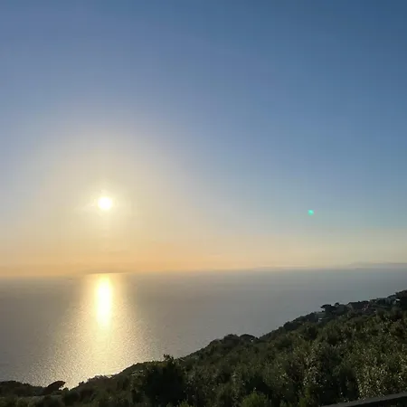 Casa vacanze Loren House, Relaxing Location With Seaview