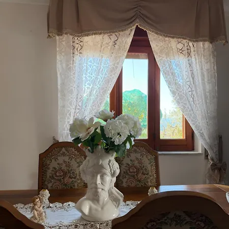 Loren House, Relaxing Location With Seaview